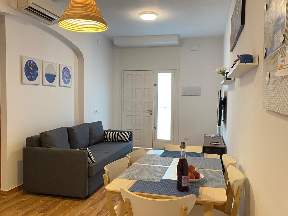 Apartments Sant Lluis Center, 2 Min Walk From The Sea Lloret de Mar Esterno foto