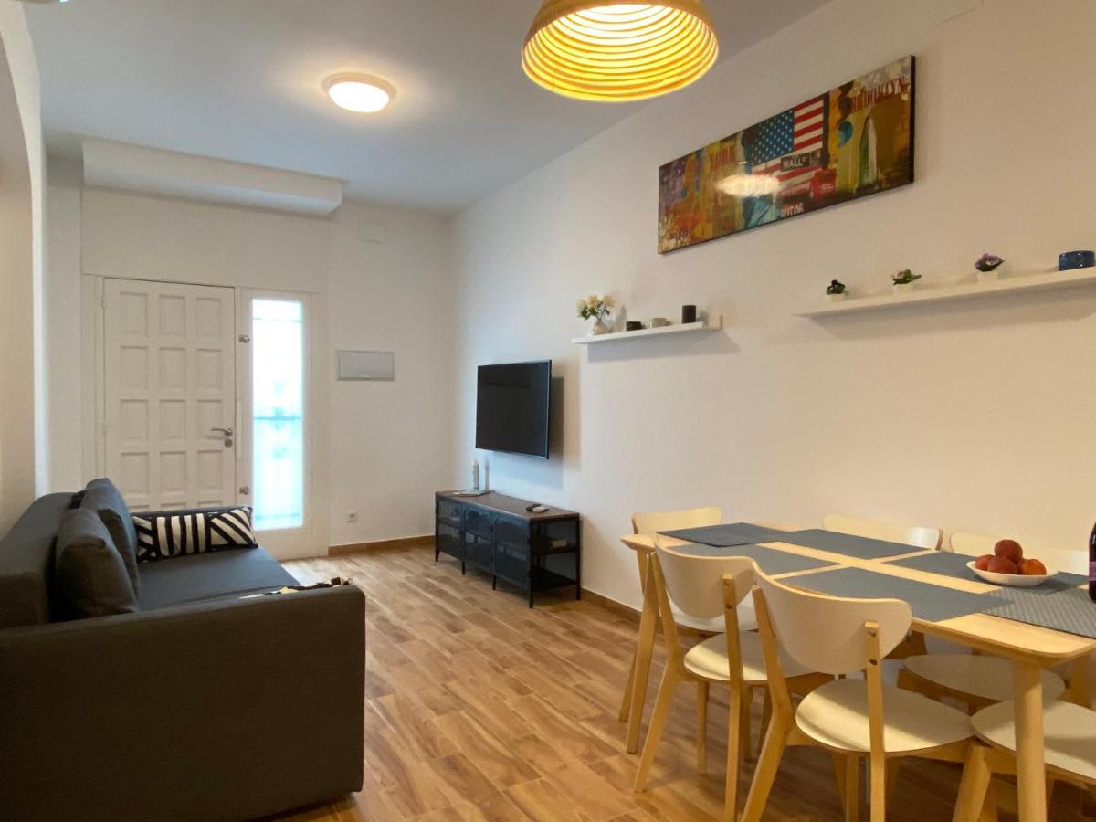 Apartments Sant Lluis Center, 2 Min Walk From The Sea Lloret de Mar Esterno foto